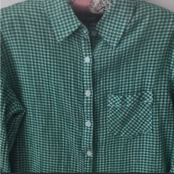 Coupe Collection green & white button down shirt. 
99% cotton, 1% spandex
Sz M - Picture 2 of 6